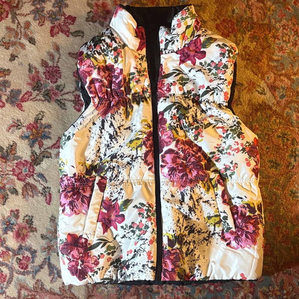 Reversible puffer vest